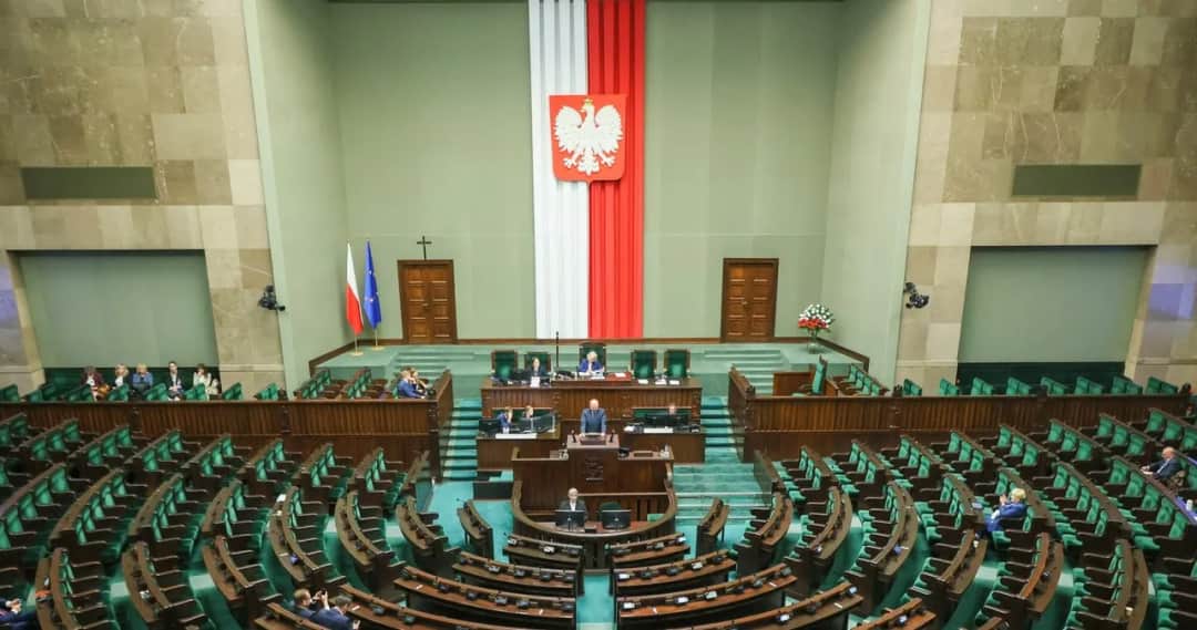 Czy PiS traci poparcie? Zaskakujące wyniki najnowszych sondaży