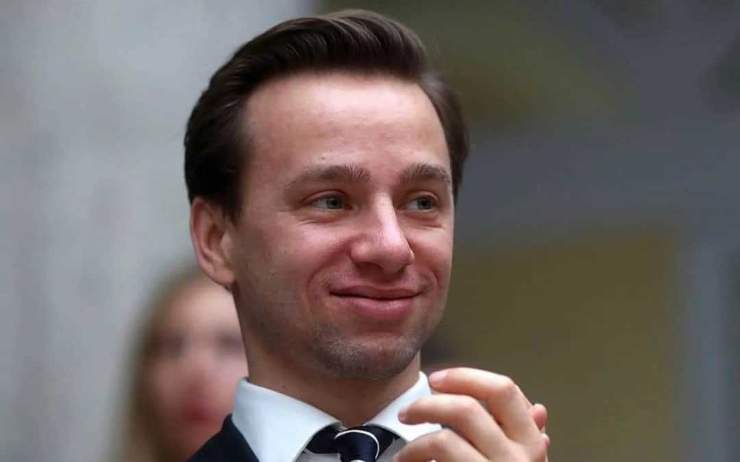 Czy Bosak ma studia? Odkryj, dlaczego nie ukończył żadnego kierunku