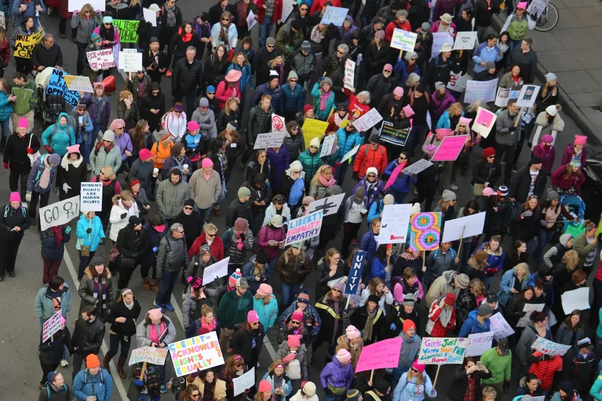 Co to demokracja? Kluczowe zasady i znaczenie dla społeczeństwa