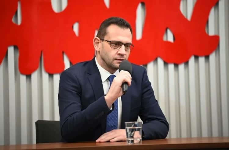 Solidarność lewica czy prawica: kontrowersje i zmiany ideologiczne