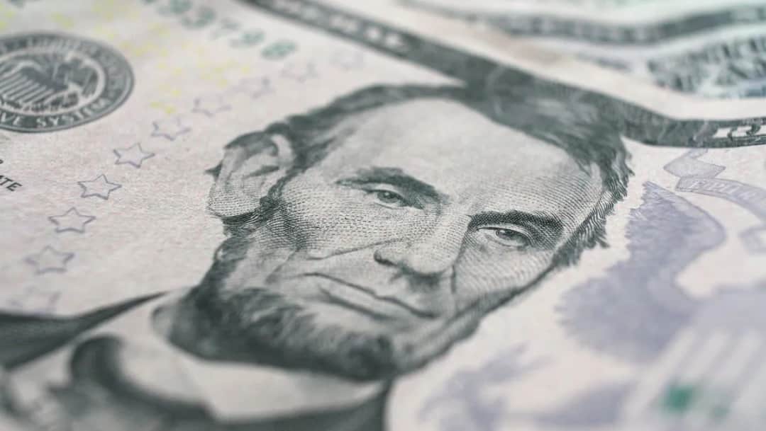 Ile zarabia prezydent USA? Zaskakujące fakty o pensji i przywilejach