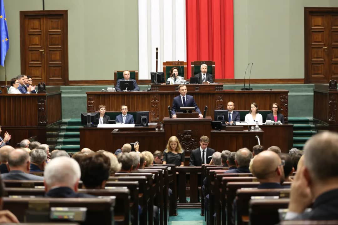 Kto tworzy Sejm i Senat? Zrozum wybory i ich znaczenie dla Polski